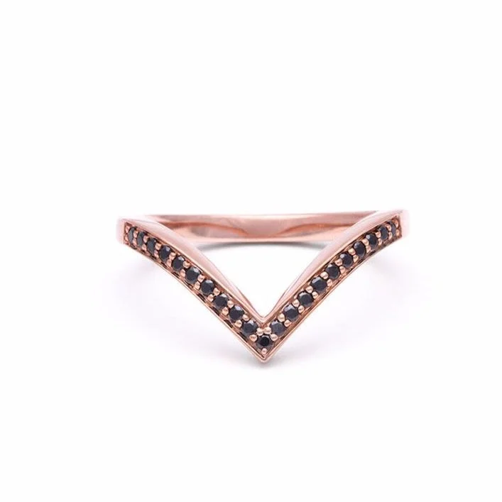 PAVÉ CHEVRON RING | 14K GOLD & BLACK DIAMOND